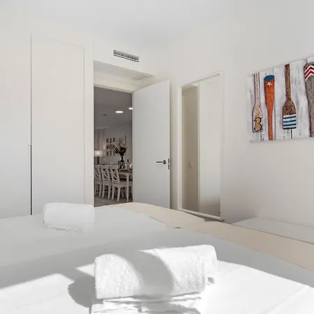 Vivi Homes - Calanova 1 Luxury, Garden, Pool & Sauna Appartement *