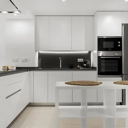 Vivi Homes - Calanova 1 Luxury, Garden, Pool & Sauna Appartement