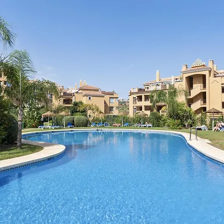Vivi Homes - Calanova 1 Luxury, Garden, Pool & Sauna *