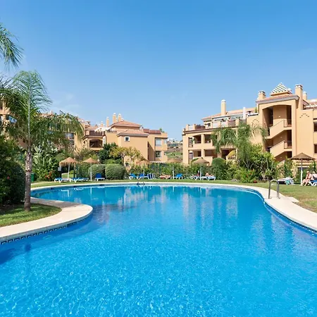 Vivi Homes - Calanova 1 Luxury, Garden, Pool & Sauna Appartement