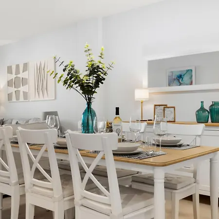 Vivi Homes - Calanova 1 Luxury, Garden, Pool & Sauna Appartement