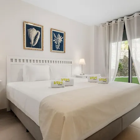 Vivi Homes - Calanova 1 Luxury, Garden, Pool & Sauna Appartement